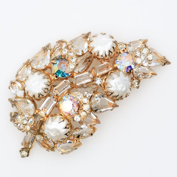 Vintage Gold Tone Leaf Brooch With Sparkling Open Back Rhinestones 1960s - Picture 1 of 3